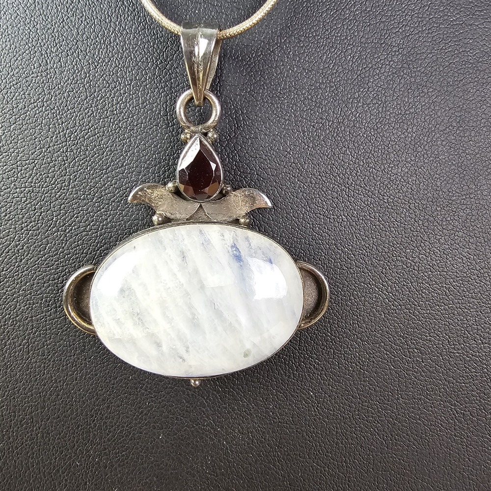 VTG Sterling Silver Pendant Oval Rainbow‎ Moonstone Pearl Shaped Garnet Necklace